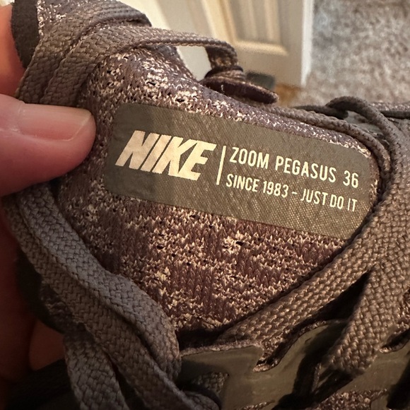 Mens size 10 Nike Air Zoom Pegasus running shoes gray and black - Picture 8 of 8